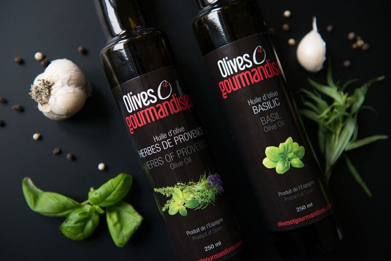 Huile d'olive infusée au Basilic Huile d'olive et Vinaigres Balsamiques Olives et Gourmandises 